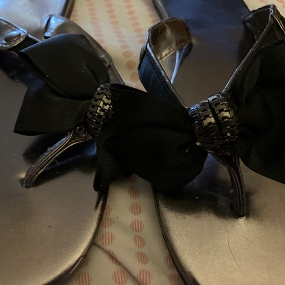 Vera Wang Bow on the Toe thong sandals/flipflops - Picture 3 of 5